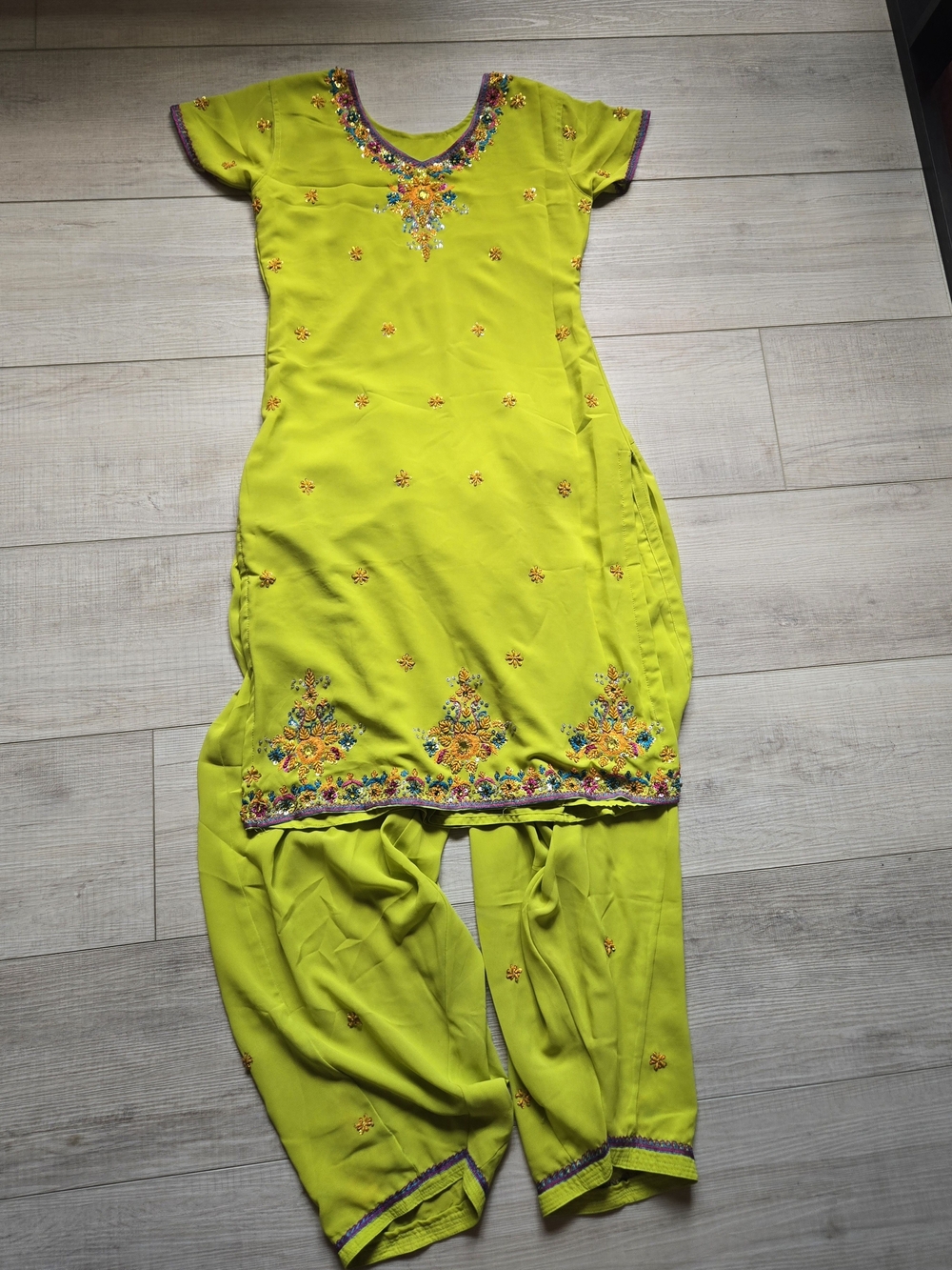 Indian Punjabi Lime Green Embroidered Punjabi Salwar Kameez - Women Size M